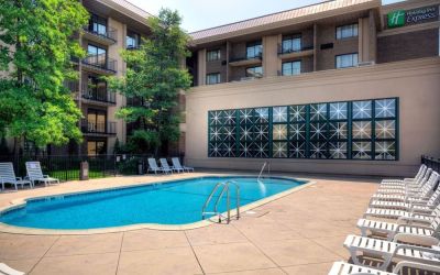 Refreshing outdoor pool at Holiday Inn Express Rolling Meadows-Schaumburg.