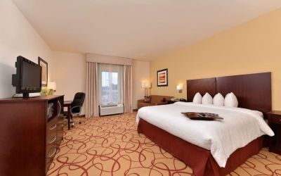 Spacious day use room at Hampton Inn Deer Park.
