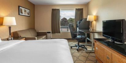 Standard day use room with work desk at Comfort Inn Pickering.