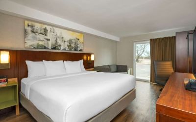 Day use room with TV, sofa, work desk and private bathroom at Comfort Inn Ottawa East.