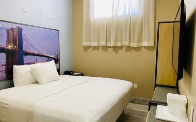 Day use room at Rodeway Inn Cranston JFK.