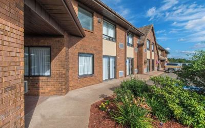Hotel entrance at Comfort Inn New Glasgow.
