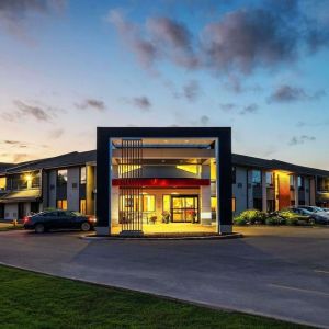 Hotel entrance and parking area at Comfort Inn Newmarket.