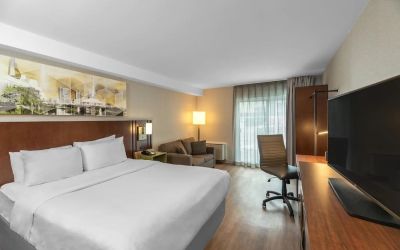 Standard day use room with TV, work desk, sofa and private bathroom at Comfort Inn Hamilton.