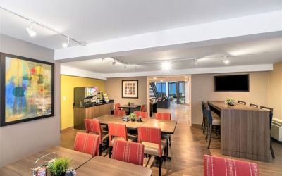 Dining area with comfortable seating perfect for co-working at Comfort Inn Dryden.
