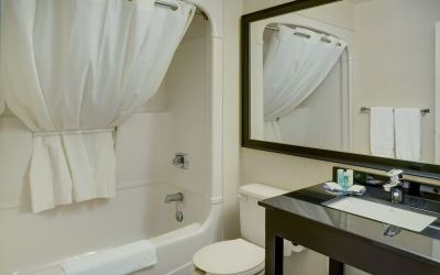 Guest bathroom with tub and free toiletries at Comfort Inn Alma.