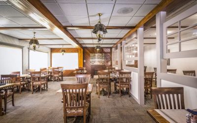 Restaurant area with comfortable seating, perfect for co-working at Mount Peyton Resort & Conference Center.