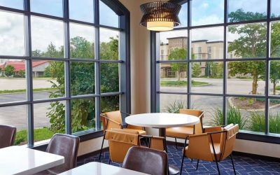 Dining area at Courtyard By Marriott Waterloo St. Jacobs.