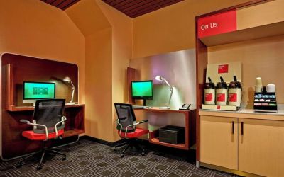 Business center with computers, printers and ergonomic chairs at TownePlace Suites By Marriott London.