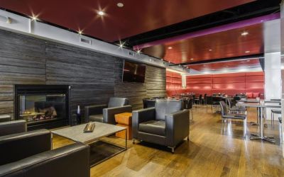 Dining area perfect for coworking at Arc The Hotel Ottawa.