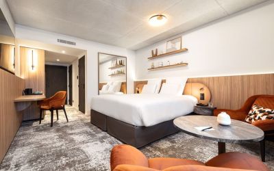 Spacious king suite at Pullman Lyon.