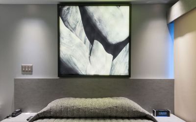 King bed at Le Chabrol Hotel Et Suites.