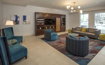Comfortable lobby lounge perfect for co-working at Holiday Inn Conference Center Edmonton South.