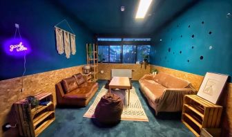 Lounge and coworking space at Urban Hotel The Golden Stork.