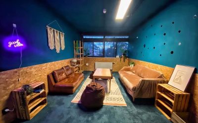 Lounge and coworking space at Urban Hotel The Golden Stork.