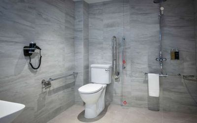 Guest bathroom at Spark By Hilton Luton.