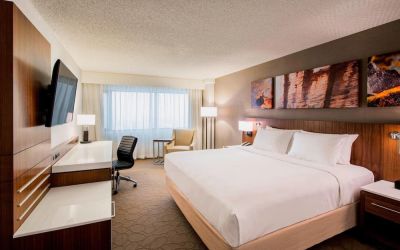Standard day use room with work desk at Delta Hotel By Marriott Regina.
