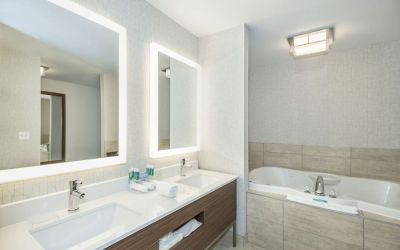 Guest bathroom with tub and free toiletries at Holiday Inn Express & Suites Medicine Hat.