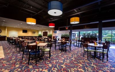 Dining area perfect for coworking at Holiday Inn Orlando SW - Celebration Area.