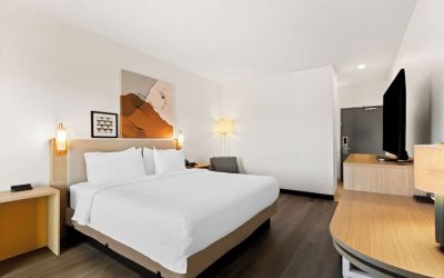 Day use room with natural light at Spark By Hilton Fountain Hills Scottsdale.