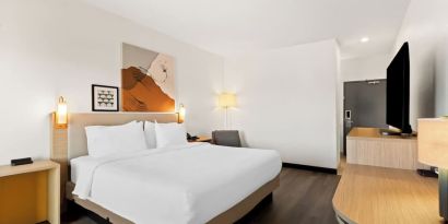 Day use room with natural light at Spark By Hilton Fountain Hills Scottsdale.