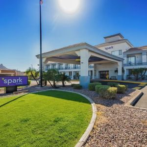 Hotel exterior at Spark By Hilton Fountain Hills Scottsdale.