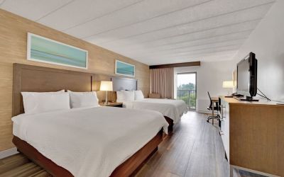 Bright and spacious day use twin room with work desk at Holiday Inn Peterborough-Waterfront.