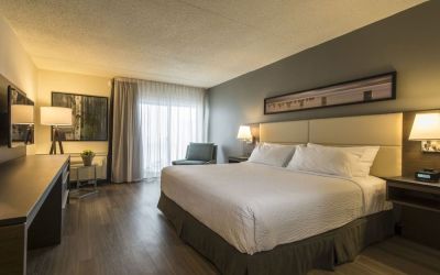 Bright and spacious day use room with work desk at Rodd Miramichi River.