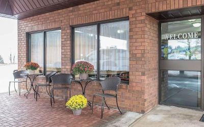 Hotel entrance with sitting area at Comfort Inn Pembroke.