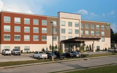 Hotel exterior at Holiday Inn Express & Suites Ruston.