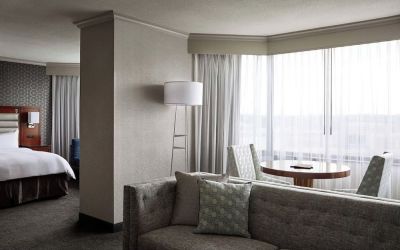 Day use room with living area at Crystal Gateway Marriott.