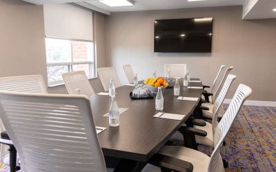 Meeting room suitable for small groups at the Embassy Suites by Hilton Toronto Airport.