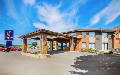 Hotel exterior and parking area at Comfort Inn Sydney.
