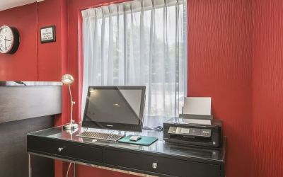 Business desk with computer and printer at Comfort Inn Sydney.