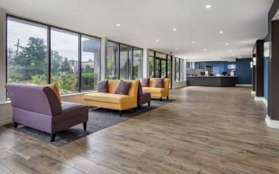 Lobby seating at Amwell Suites Somerset Bridgewater.