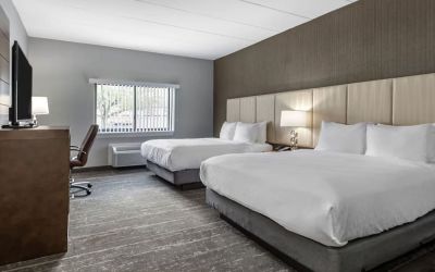 Queen beds at Amwell Suites Somerset Bridgewater.