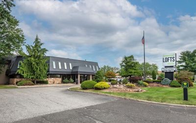 Hotel exterior and parking at Amwell Suites Somerset Bridgewater.