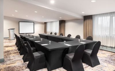 Professional meeting room at Holiday Inn Toronto Airport East.