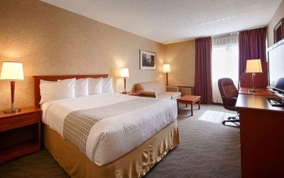 Day use room with work desk, living area and private bathroom at Best Western North Bay.