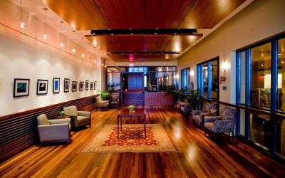 Lobby lounge at Holiday Inn Kingston Waterfront.