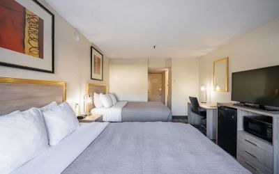 Day use twin room with work desk at Halifax Airport Hotel.