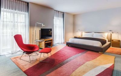 Bright and spacious day use room at Hotel Gault.