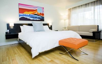 Day use room with sofa at Hotel Current.