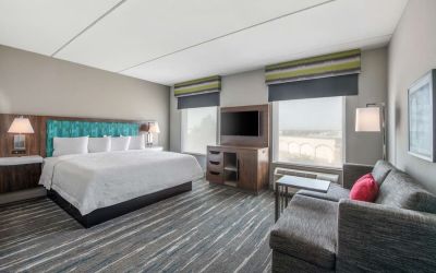 Day use room with sofa at Hampton Inn & Suites Dallas/Allen.