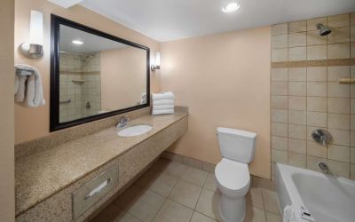 Guest bathroom with shower and tub at La Quinta Inn & Suites San Antonio Medical Center NW.