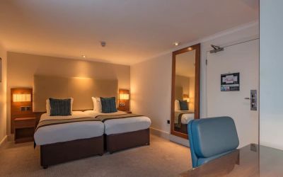 Day use twin room with work desk at Thistle Royal Trafalgar Square.