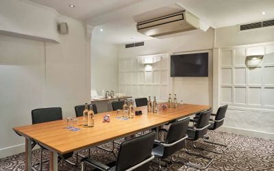 Professional meeting facility at Thistle Bloomsbury Park.