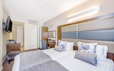 Day use twin room with work desk at Mercure Hotel London Paddington.