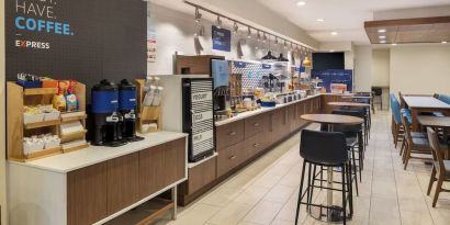 Dining area at Holiday Inn Express New York City - Chelsea.