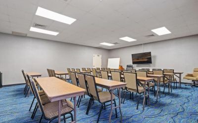 Meeting room at Chicago Club Inn & Suites.